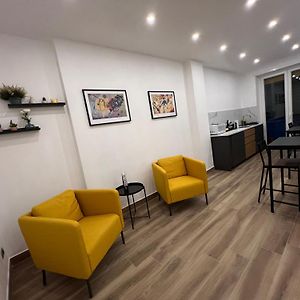 Suite 98